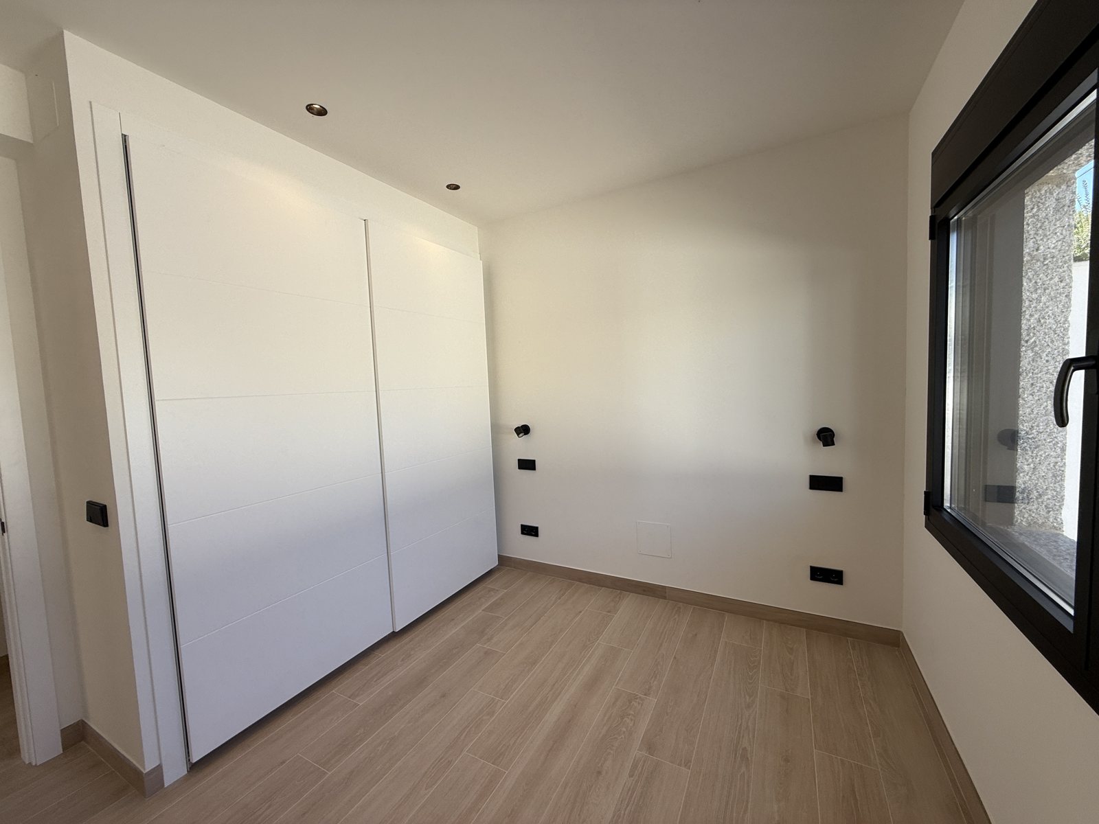 Dormitorio con armario integrado en Las Rozas