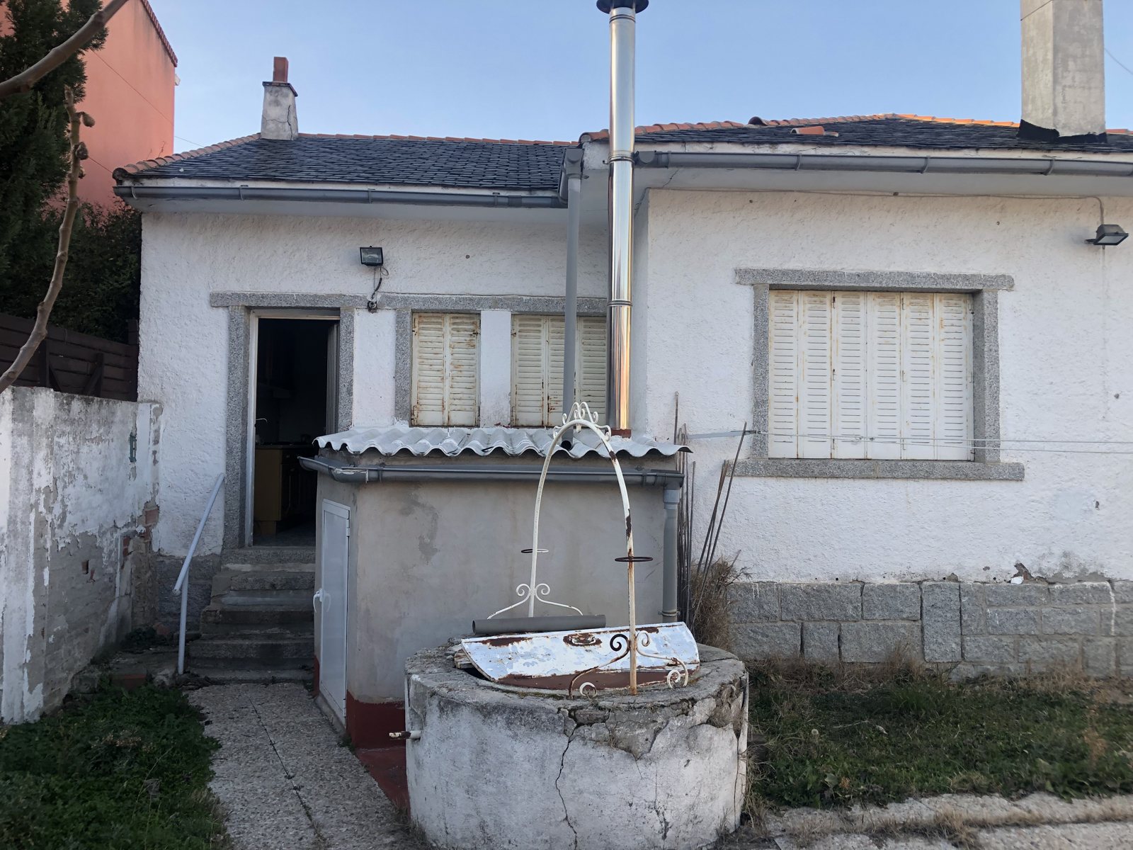 Fachada del patio antes de la reforma en Las Rozas